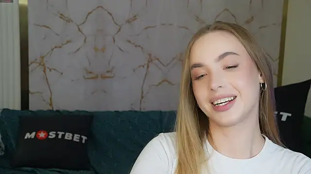 Linda054 online show from December 15, 6:48 pm