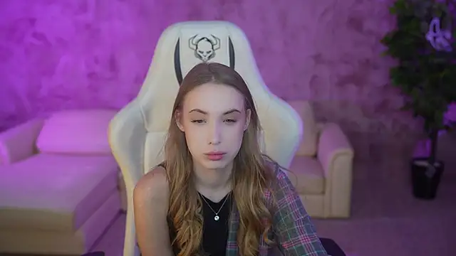 Linda054 online show from February 9, 8:00 am