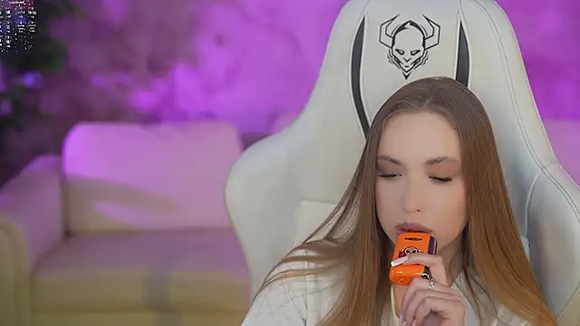 Linda054 online show from February 18, 12:59 am