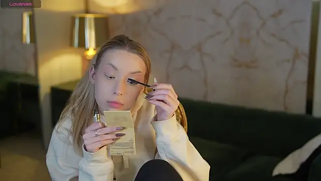 Linda054 online show from September 30, 12:59 am