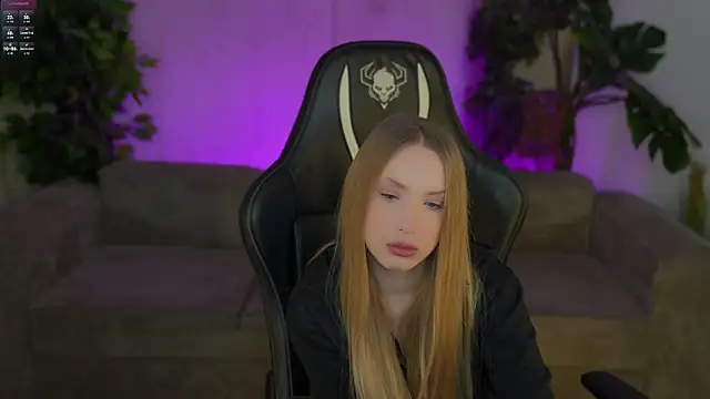 Linda054 online show from November 2, 1:41 am