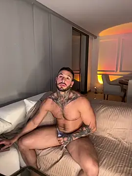 Snapshot of mike_belle chatting on November 9, 1:59 am mike belle online show from November 9, 1:59 am