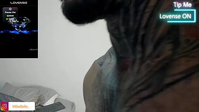 Snapshot of mike_belle chatting on November 14, 11:35 pm mike belle online show from November 14, 11:35 pm