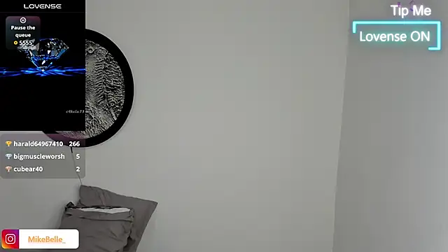 Snapshot of mike_belle chatting on December 13, 7:53 pm mike belle online show from December 13, 7:53 pm