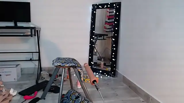 Amelie hills02 online show from January 26, 12:01 pm