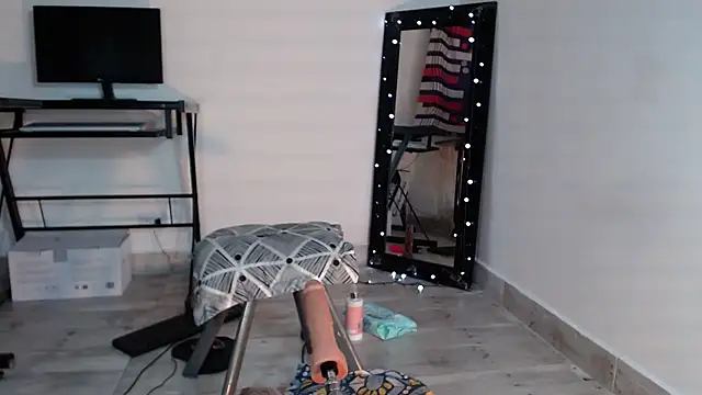 Amelie hills02 online show from February 8, 12:17 pm