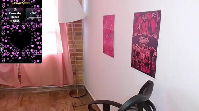 Snapshot of emitaa17228o chatting on March 5, 7:27 pm emitaa17228o online show from March 5, 7:27 pm