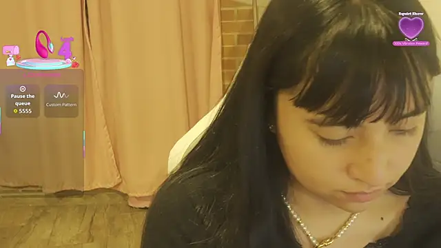 Snapshot of emitaa17228o chatting on May 10, 12:27 am emitaa17228o online show from May 10, 12:27 am