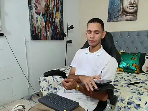 Snapshot of tonny_23cm_ chatting on October 21, 6:52 pm tonny 23cm online show from October 21, 6:52 pm