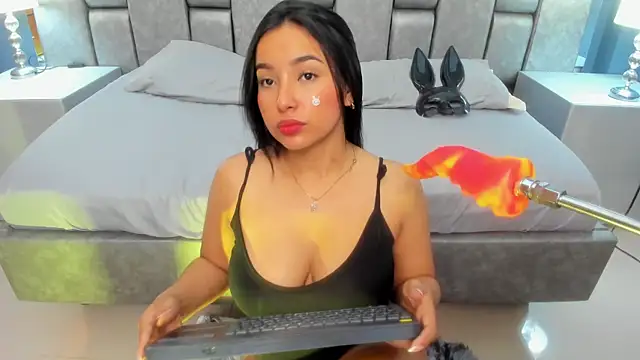 AniEvans  online show from February 16, 11:17 am