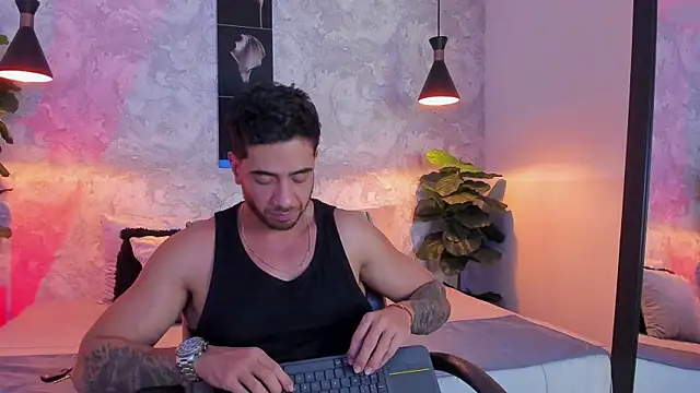 Snapshot of Nate_franco chatting on October 31, 4:24 am Nate franco online show from October 31, 4:24 am