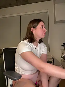 Snapshot of nerdynina chatting on February 12, 12:16 am nerdynina online show from February 12, 12:16 am