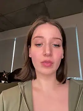 Snapshot of nerdynina chatting on February 17, 1:04 am nerdynina online show from February 17, 1:04 am