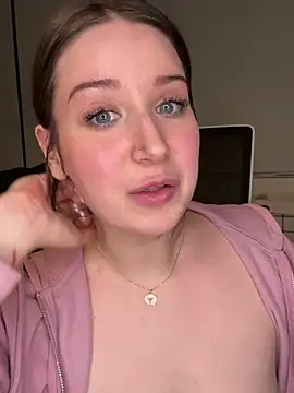 Snapshot of nerdynina chatting on February 21, 11:54 pm nerdynina online show from February 21, 11:54 pm