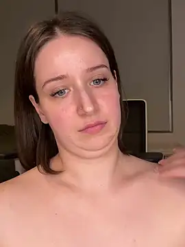 Snapshot of nerdynina chatting on February 24, 3:44 am nerdynina online show from February 24, 3:44 am