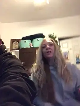 valleyoneofakind online show from March 15, 4:02 am