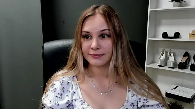 Snapshot of kitty_valeria chatting on May 6, 8:47 pm kitty valeria online show from May 6, 8:47 pm