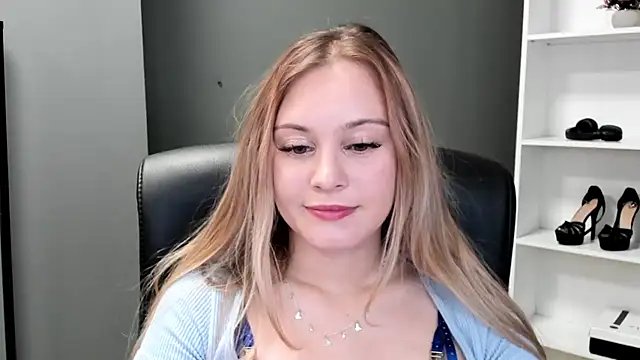 Snapshot of kitty_valeria chatting on May 10, 1:38 pm kitty valeria online show from May 10, 1:38 pm