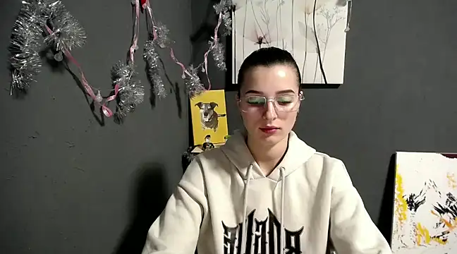 lady olivia  online show from December 19, 8:23 pm