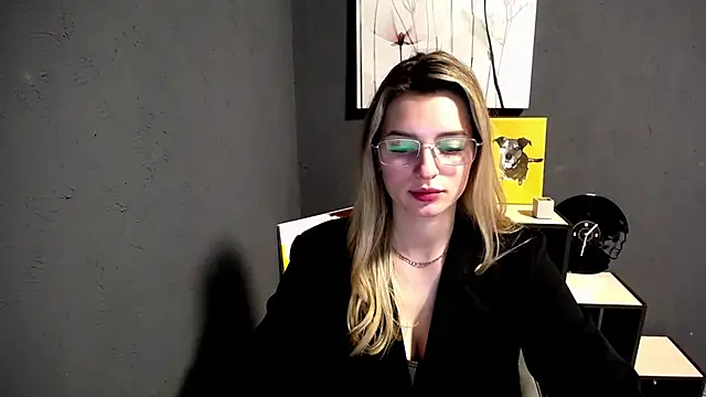 lady olivia  online show from February 14, 5:10 pm