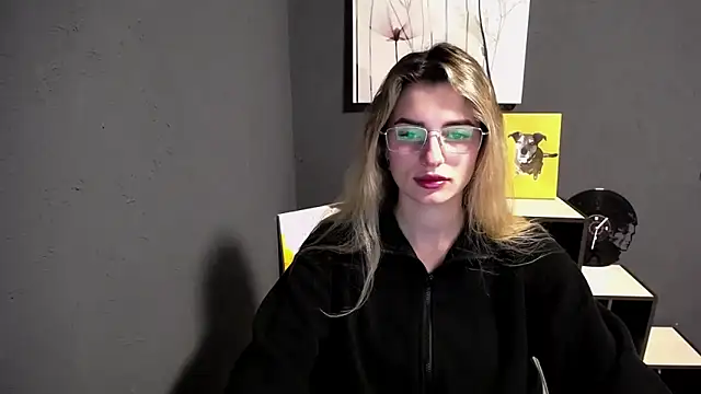 lady olivia  online show from April 3, 5:55 pm