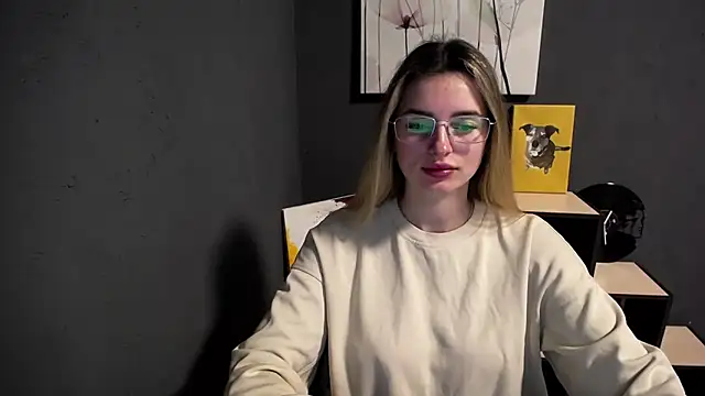 lady olivia  online show from April 15, 12:56 pm