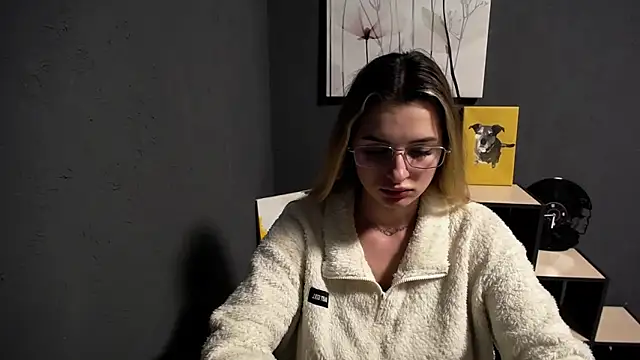 lady olivia  online show from April 22, 5:25 pm