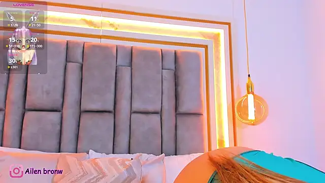 elianabrown online show from September 17, 8:21 pm