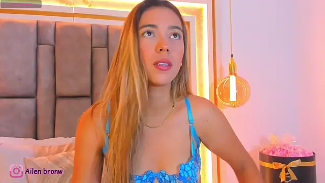 elianabrown online show from October 10, 10:20 pm