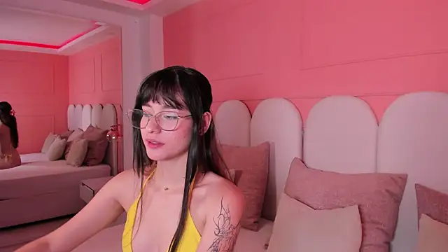 emilly williams  online show from December 18, 5:10 pm