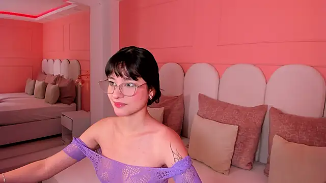 emilly williams  online show from January 27, 5:04 pm