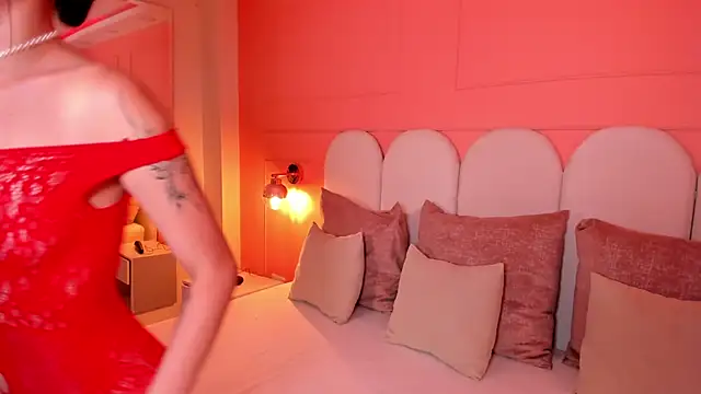 emilly williams  online show from February 25, 5:04 pm