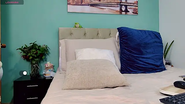 yanella fire online show from October 24, 8:05 pm