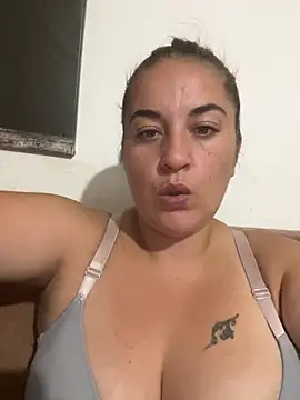 yzabell18 online show from July 24, 7:56 pm