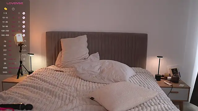 arielbell  online show from April 23, 1:02 pm