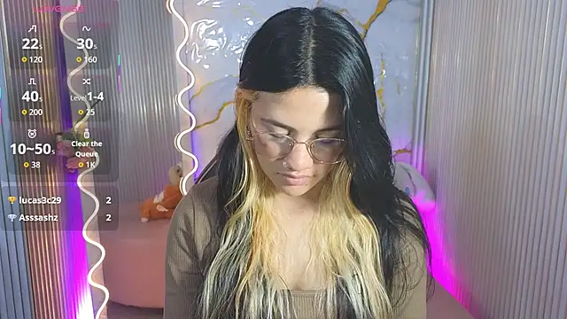 Snapshot of Chiara_tay chatting on April 23, 7:16 pm Chiara tay online show from April 23, 7:16 pm