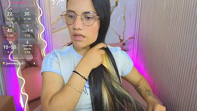 Snapshot of Chiara_tay chatting on April 30, 8:57 pm Chiara tay online show from April 30, 8:57 pm