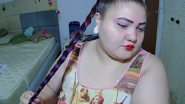 Snapshot of Jones_alexia chatting on April 18, 5:00 am Jones alexia online show from April 18, 5:00 am