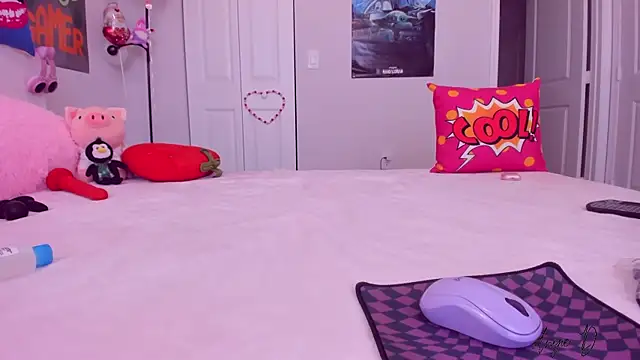 Snapshot of AngieDaniels1 chatting on February 12, 12:44 pm AngieDaniels1 online show from February 12, 12:44 pm