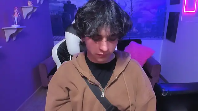 Luke Howland online show from December 17, 3:39 am