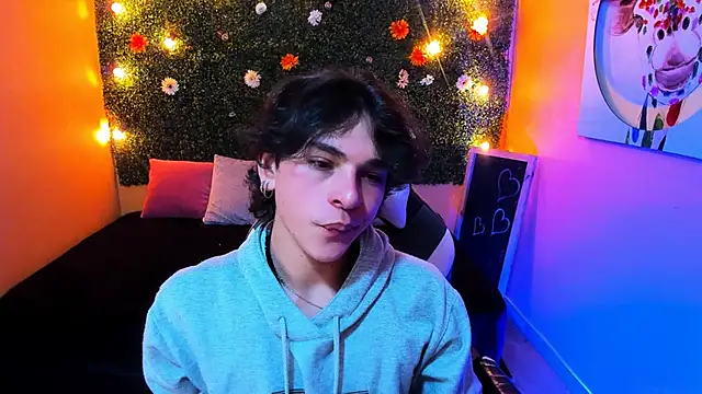 Luke Howland online show from January 13, 8:15 pm