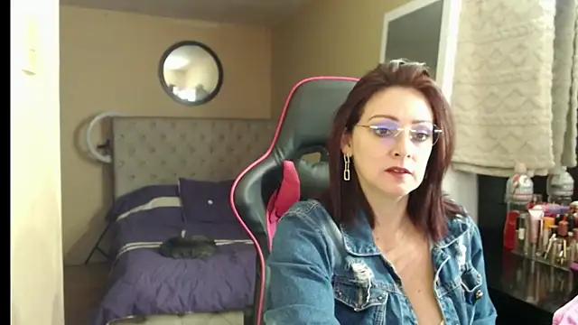 Carol Scottt online show from November 10, 4:00 am