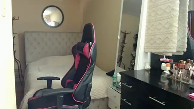 Carol Scottt online show from March 22, 6:11 pm