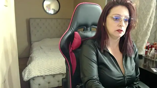 Carol Scottt online show from April 14, 6:30 am