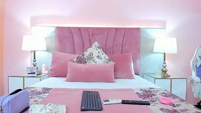 SophiaLaurens online show from January 10, 1:20 pm