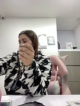 SophiaLaurens online show from February 27, 3:37 pm