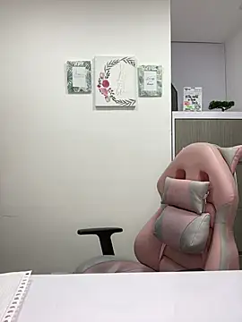 SophiaLaurens online show from March 23, 8:15 am