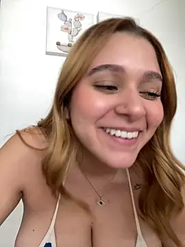 Snapshot of SophiaLaurens chatting on July 28, 7:50 pm SophiaLaurens online show from July 28, 7:50 pm