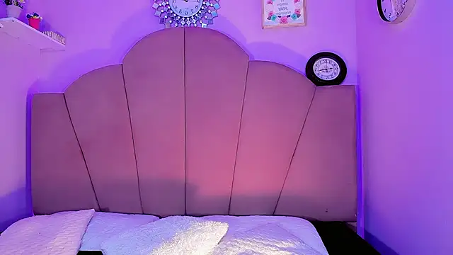 ValeriaAguilar online show from October 31, 8:43 pm