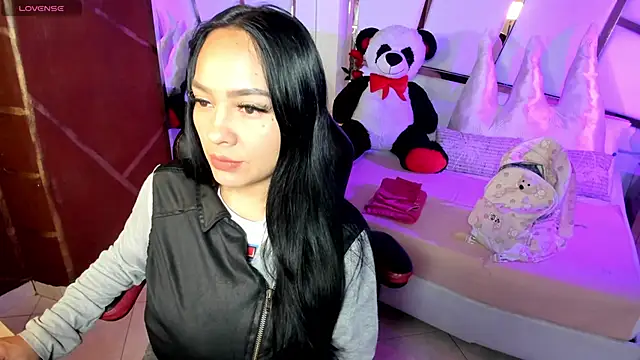 Snapshot of ginebra_ness chatting on January 9, 1:02 pm ginebra ness online show from January 9, 1:02 pm